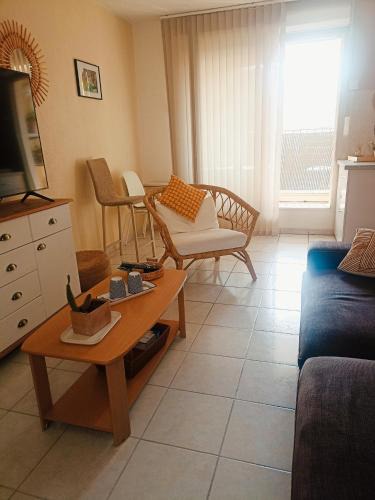 Mauguio Apartment | Mauguio-Carnon Apt T2 Tout Confort, Spacieux, Lumineux, Clim, Wifi, Balcon, parking privé, 15 mn des plages, de Montpellier