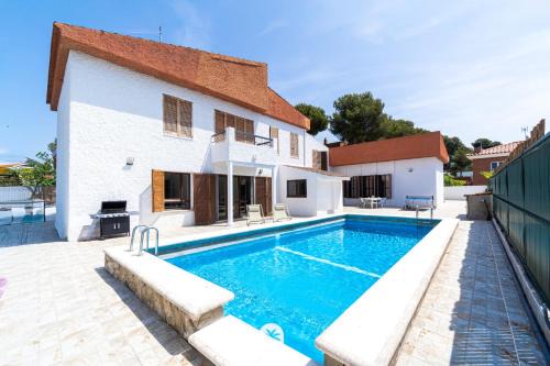 Tamarit Apartment | Mediterranean Way - Apartamento privado en villa compartida con piscina