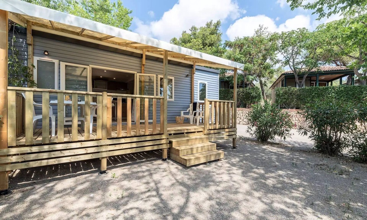 Le Bourg-d'Oisans House | Mobile Home | Comfort | 3 Bedrooms | 6 Guests | Raised Deck | A/C | TV