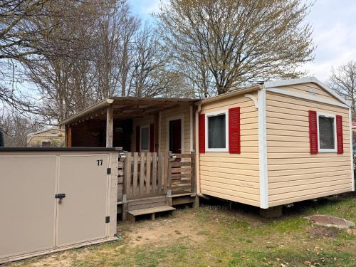 Saint-Gerons Ski Chalet | Mobilhome au bord du lac