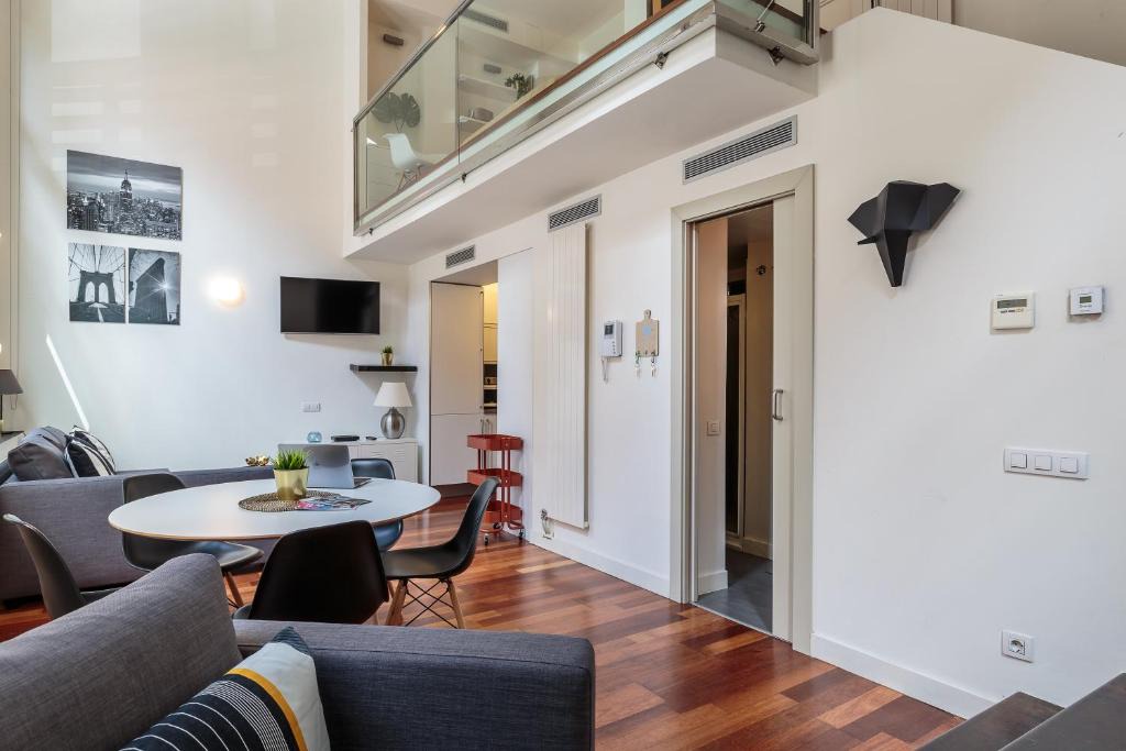 la Vila de Gracia Apartment | Modern and Trendy Duplex next to Paseo de Gracia