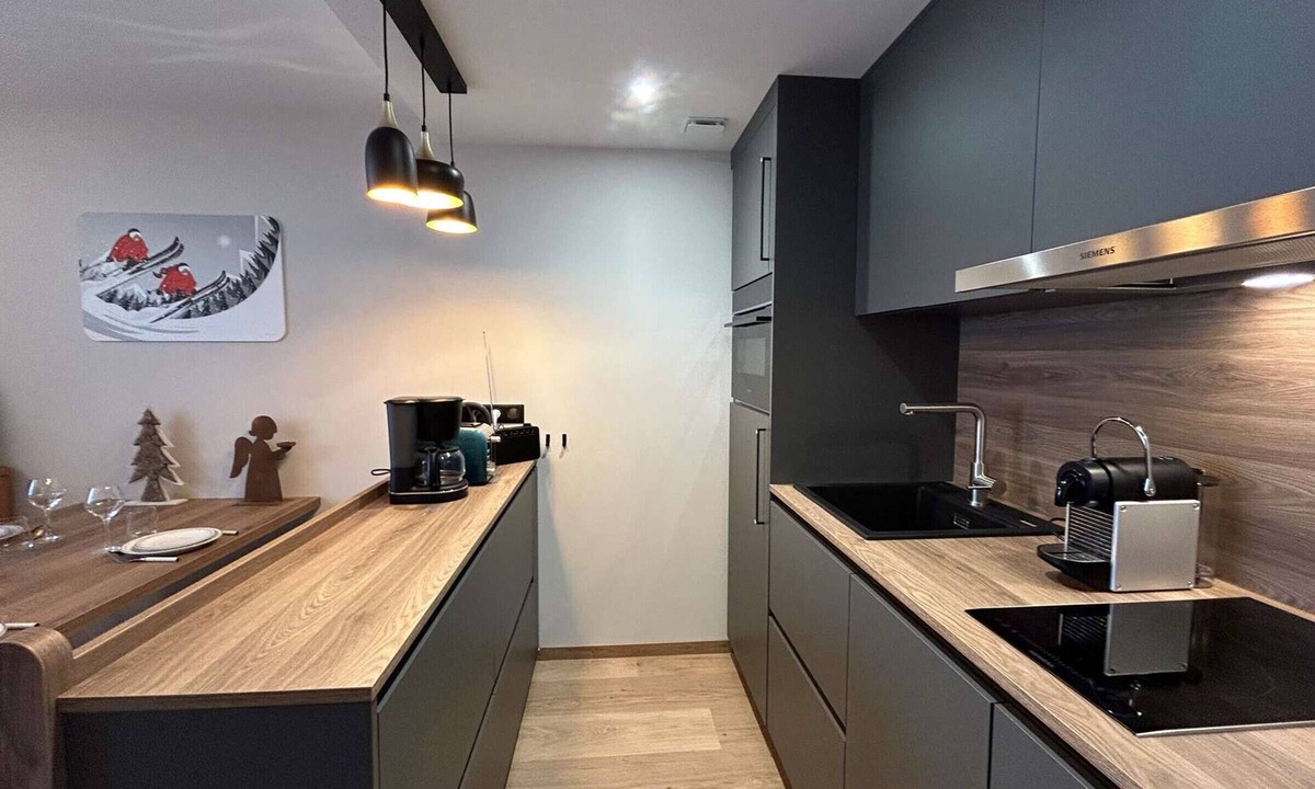 Meribel Centre Apartment | Modern apartment, near slopes, 4 ppl, Wi-Fi, linen included