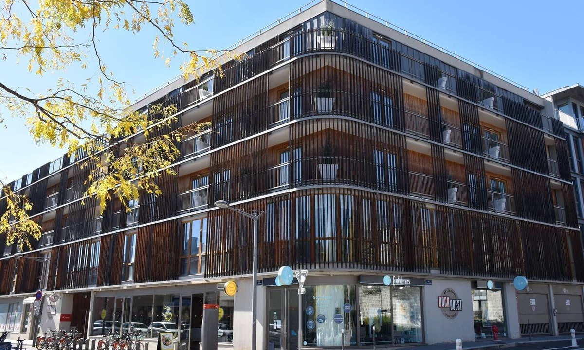 9th Arrondissement Apartment | Modern Couple Stay in Lyon Docklands