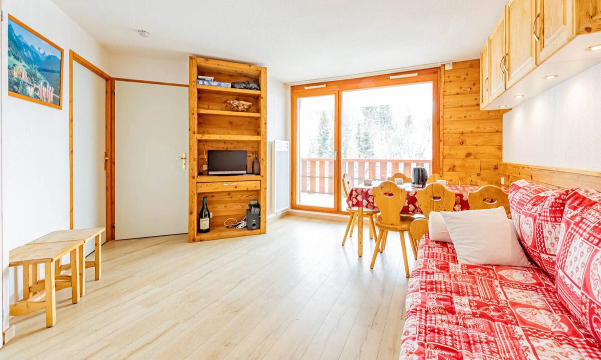 Saint-Francois-Longchamp Apartment | Modern apartment for 7, center location, close to slopes