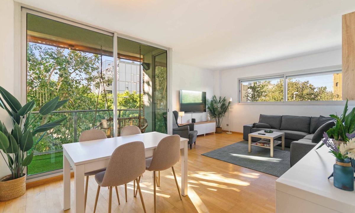 Sant Adria de Besos Apartment | Modern Spacious 3-Bedroom Apt with Pool near Beach