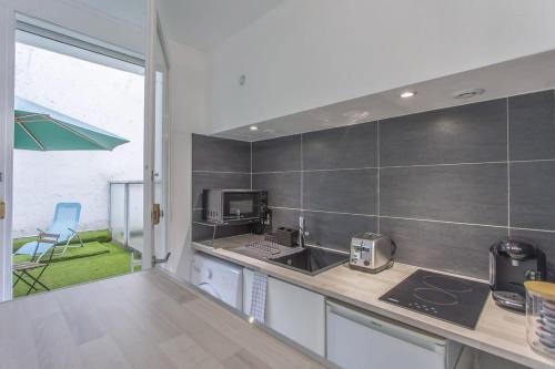 Quartier Hyper-Centre Apartment | Modern Studio with Garden Central Location