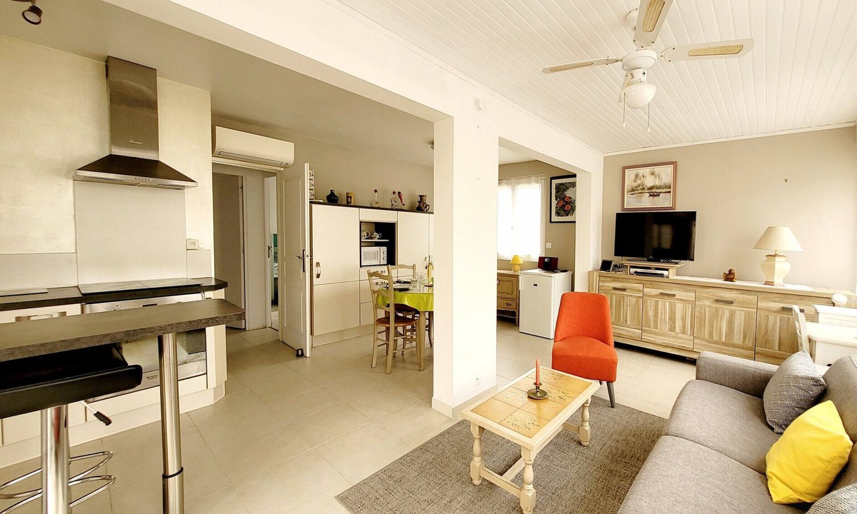 Canet-Plage House | Modern T3 House - Terrace, Parking, Near Beach, Sleeps 6