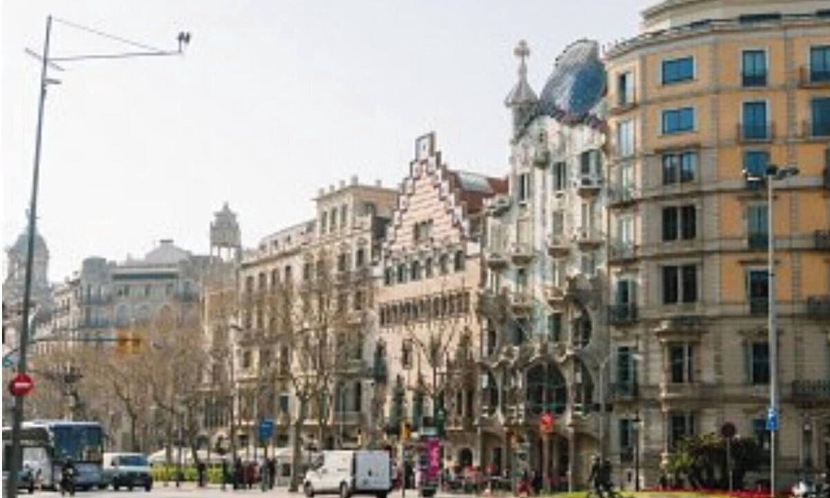 Eixample Apartment | Modernist Gem for Large Groups in Central Barcelona
