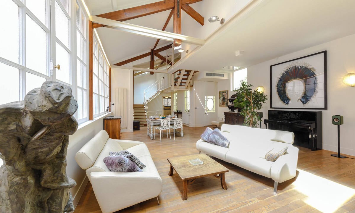 Montmartre Apartment | MONTMARTRE SPACIOUS DUPLEX, ATTRACTIONS, 30–60 days ahead? Private offer ART-VBp