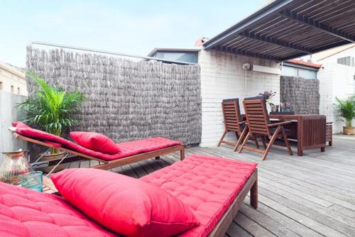 El Putget i Farro Apartment | My Space Emirates - Park Güell Triplex with Private Terrace