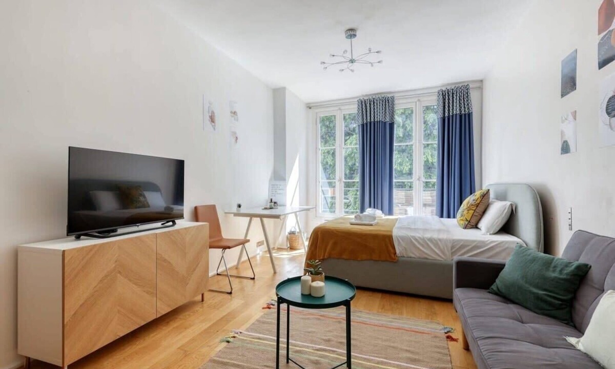3rd Arrondissement Apartment | New, Large and Cosy Studio - Le Marais - Mid Terms