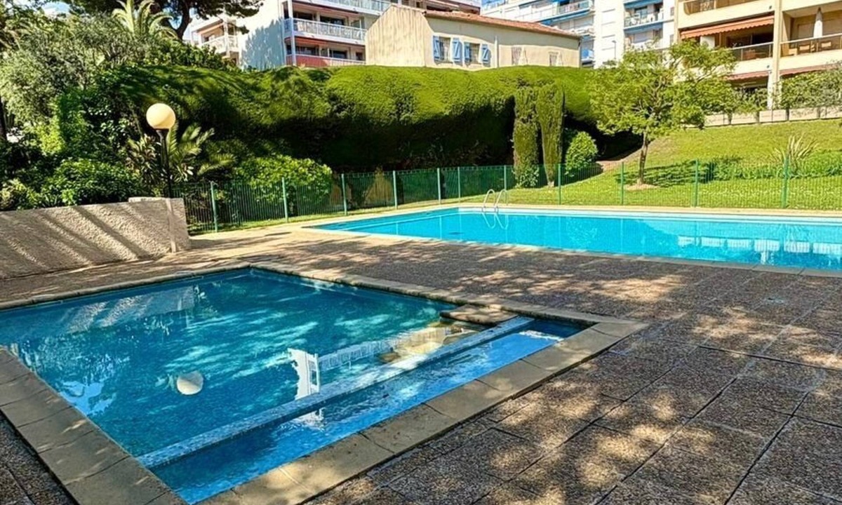 La Madeleine Apartment | NEW LISTING Pool Terrace Flat 5min to Beach, 5min to TRAM, 20min to AIRPORT. A/C