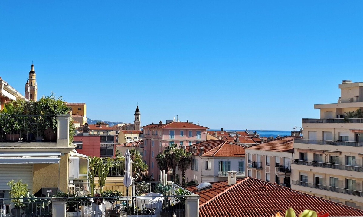 Old Town Apartment | NEW! T2, 35m2, quiet, A/C, near beaches, 47 sqM terrace