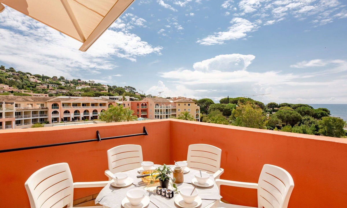 Les Issambres Apartment | Nice apartment for 6 guests with pool, A/C, WIFI, TV, terrace and pets allowed