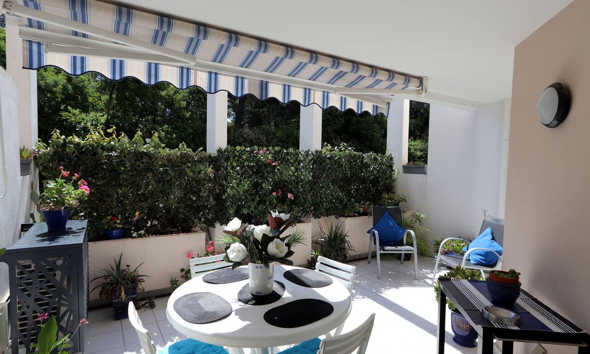 Saint-Raphael Apartment | Nice apartment by the sea with air-conditioned, swimming pool, Wifi, private Box