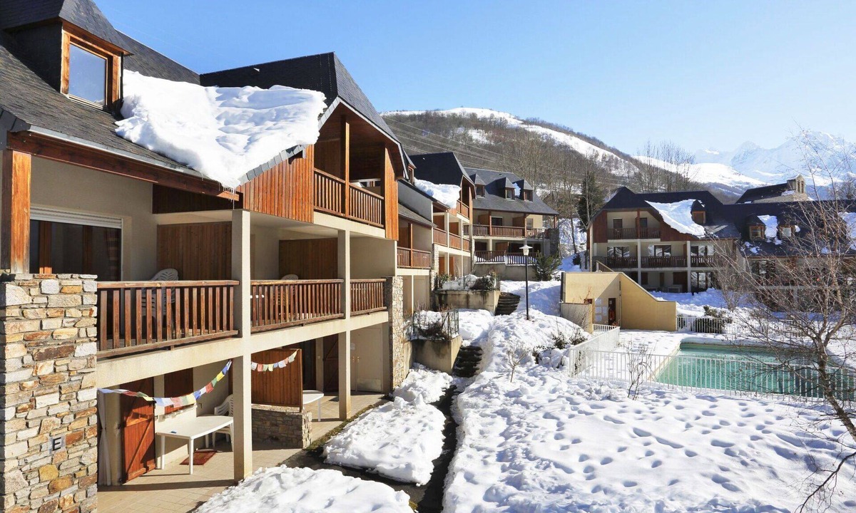 Peyragudes Apartment | Nice apartment for 5 guests with pool, WIFI, TV, terrace, pets allowed and parking