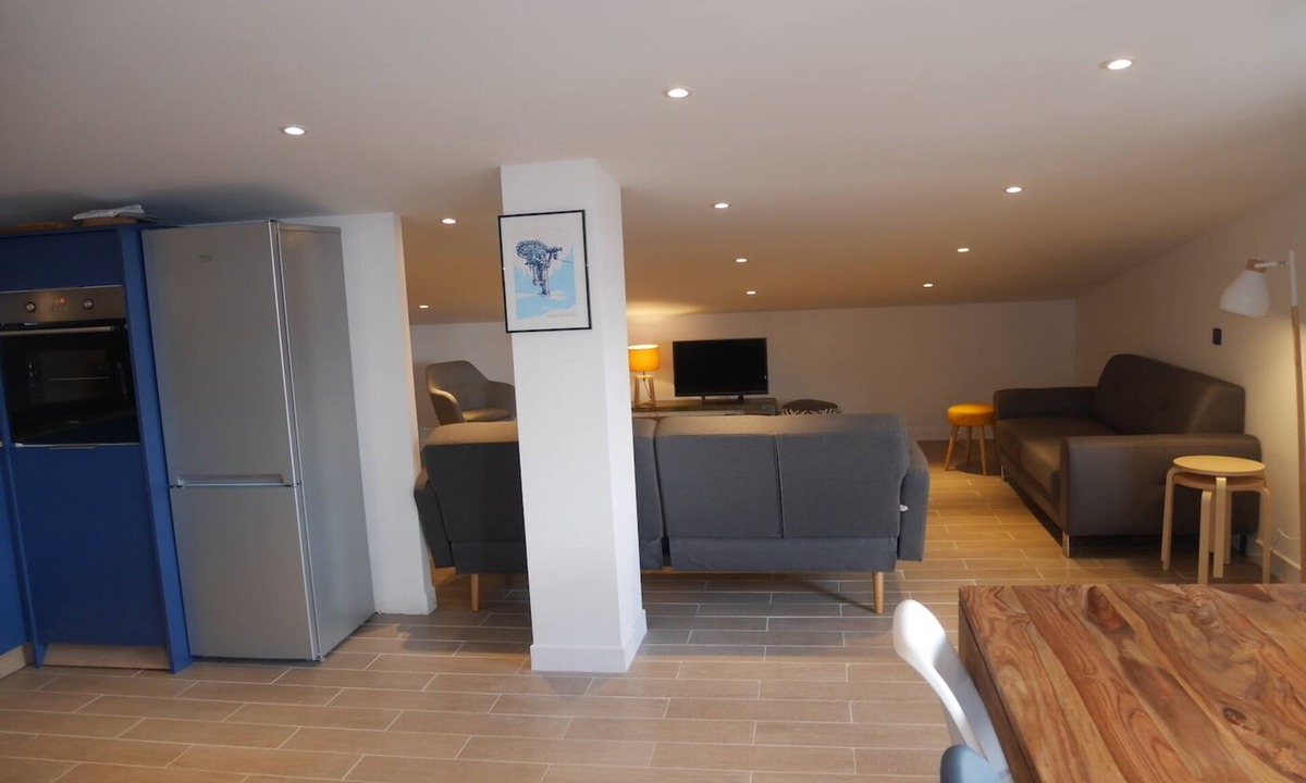 Mont-de-Lans Apartment | Nice modern apartment, center, ski start 150m away, 12 people