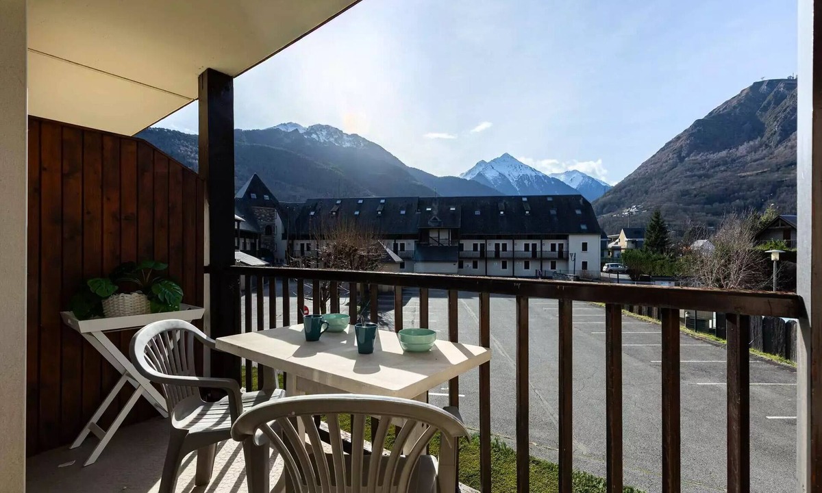 Saint-Lary-Soulan Apartment | One-bedroom apartment with a terrace and a view – Le Village des Thermes Residence
