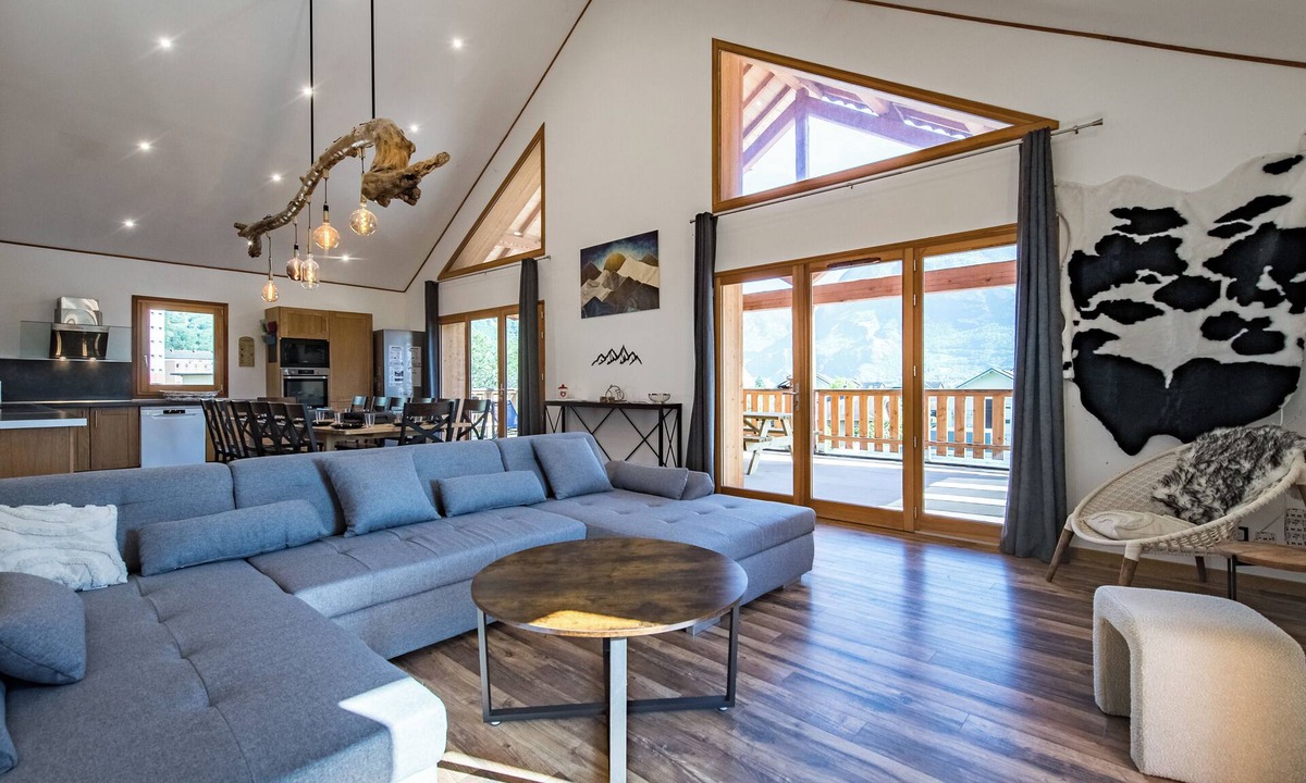 Saint-Jean-de-Maurienne Apartment | Panorama Majestueux | Large Space & Mountain View