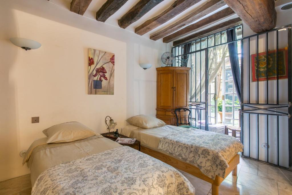 Latin Apartment | Paris Notre Dame Romantique