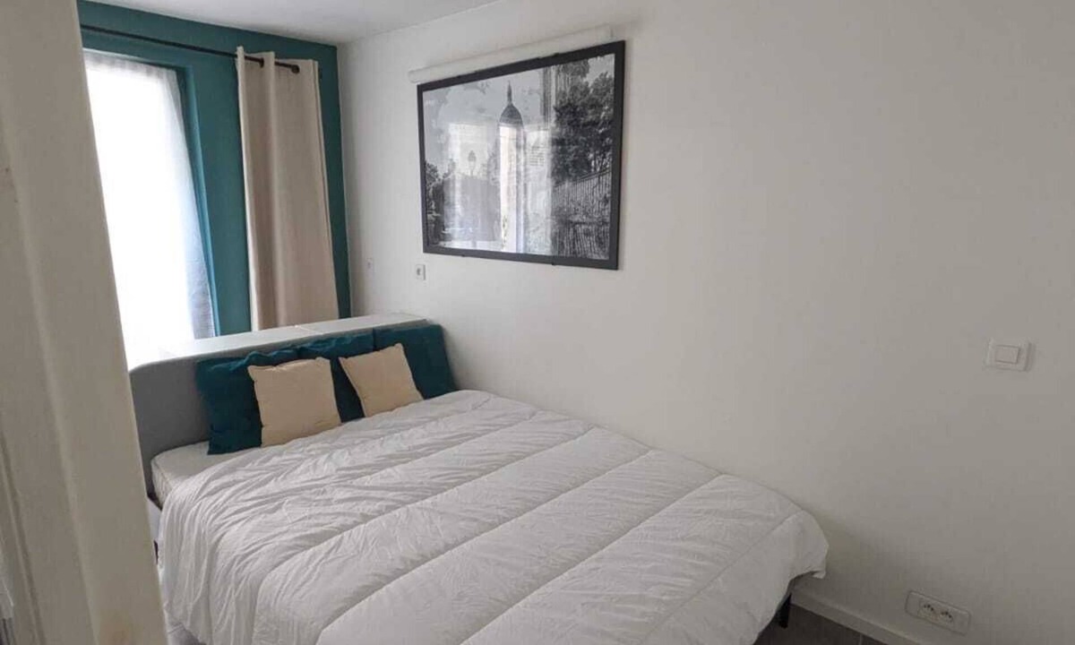 Montmartre Apartment | Parisian Hideaway - Heart of Montmartre, Abbesses