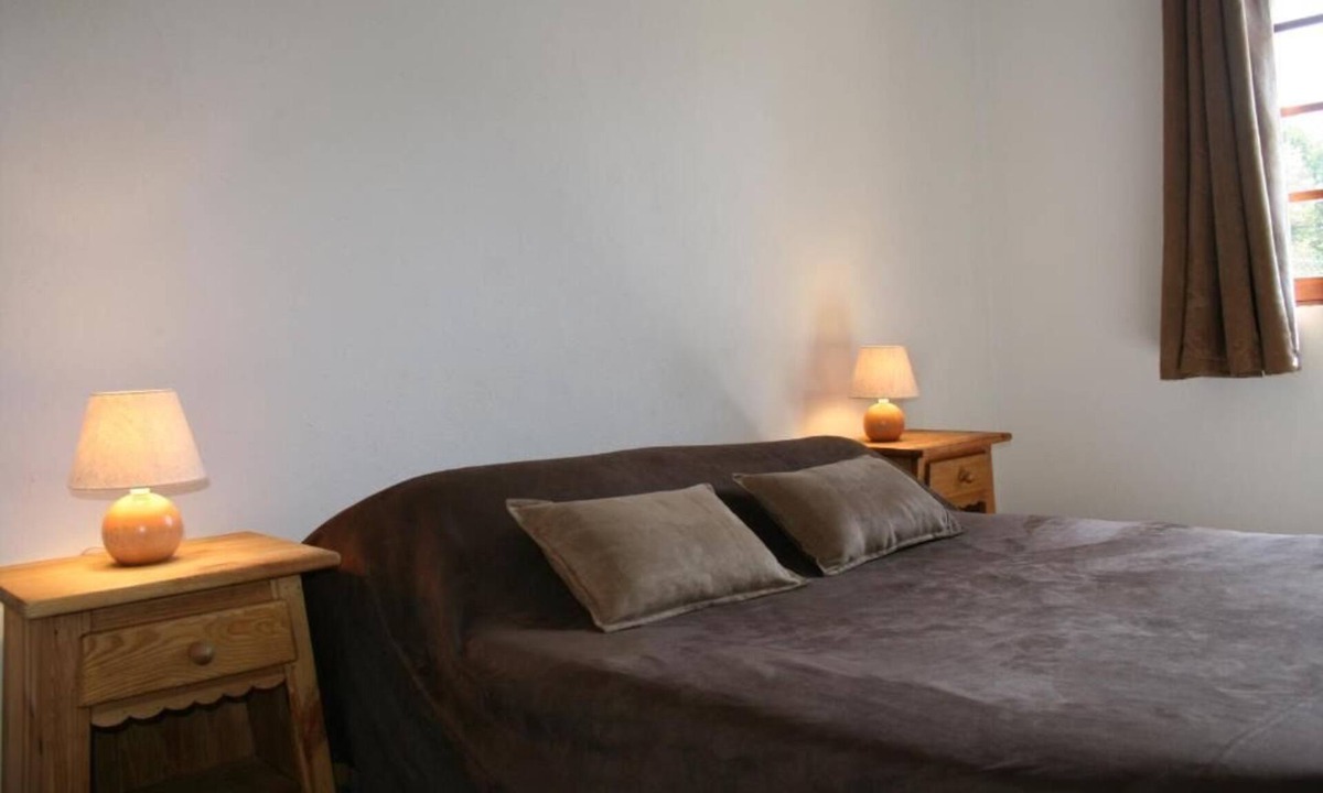 Guillaumes Hotel | Perfect Getaway Perfect for Families | Steps from Ski Elevators!