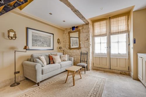 Saint-Thomas-d'Aquin Apartment | Pick A Flat's Apartments in Saint Germain - Paul-Louis Courier