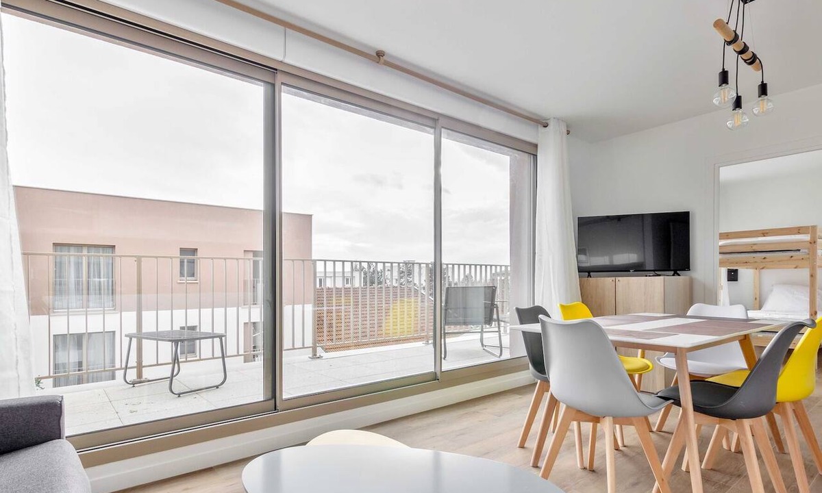 Le Tremblay Apartment | Pleasant Apt with Balcony-6P-Close to Disney/Paris
