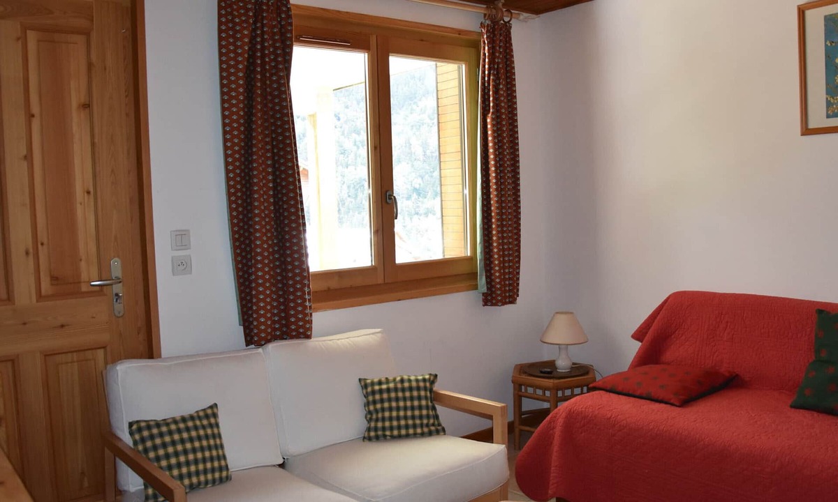 Pralognan-la-Vanoise Apartment | Pleasant garden-level apartment in chalet, pets allowed, for 3 people