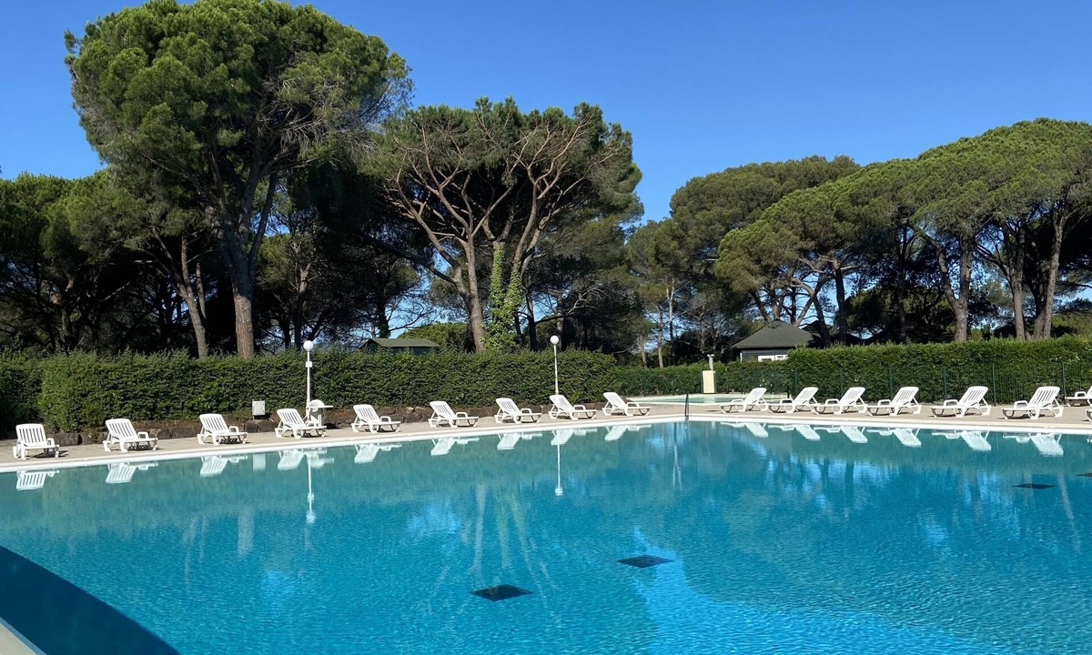 Valescure Apartment | Pool view apartment