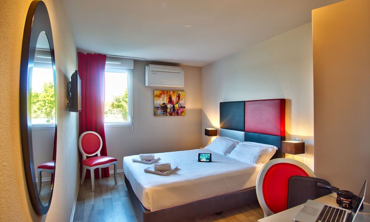 Lahonce Hotel | Près de l'Aéroport | Chambre Cozy | Parking+Wifi