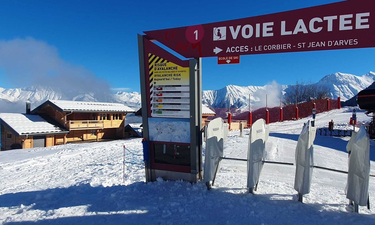 Le Corbier Ski Chalet | Premium chalet facing the slopes, 7bedroom, spa, sauna, built in 2023