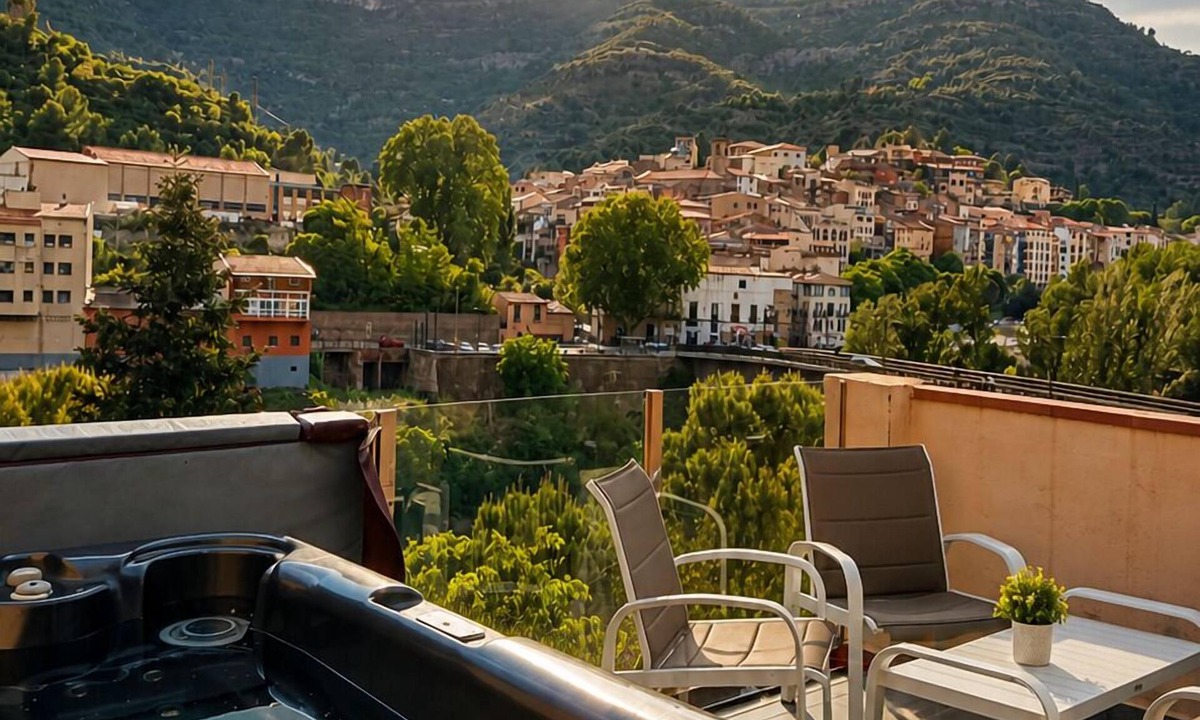 Monistrol de Montserrat Apartment | Private penthouse with jacuzzi, terrace and Montserrat views