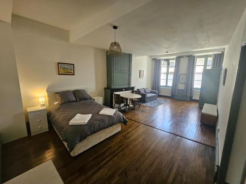 Rochechouart Apartment | Private Apartment
