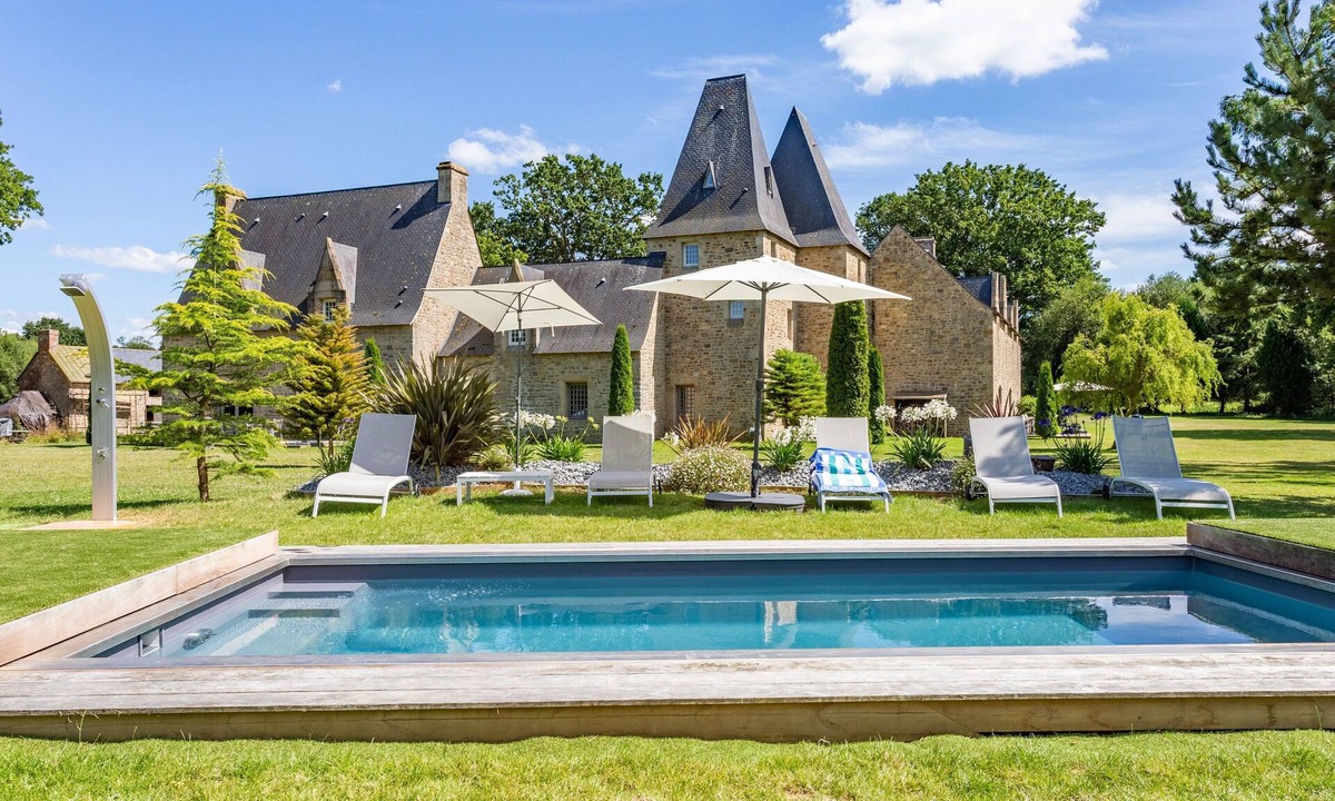 Combourg Other | Private manor house in Pléac - 20 people.- Heated swimming pool