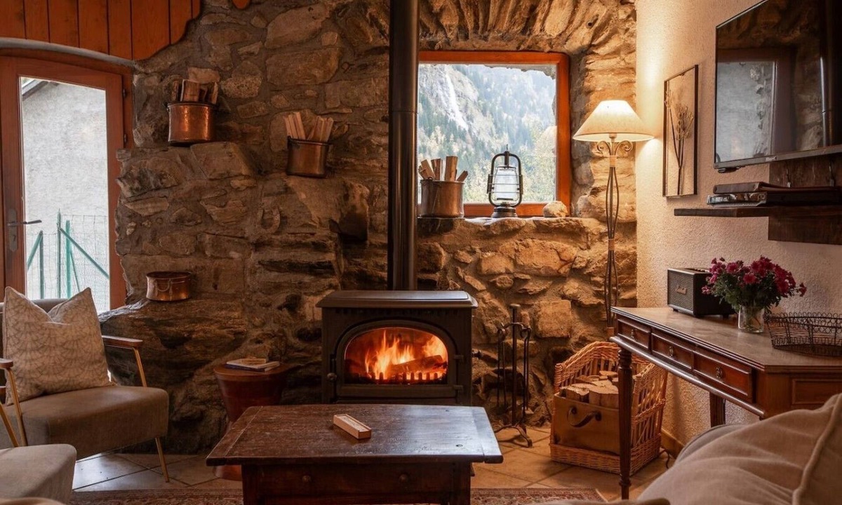 Vaujany Ski Chalet | Private terrace, warm & cosy lounge with fireplace
