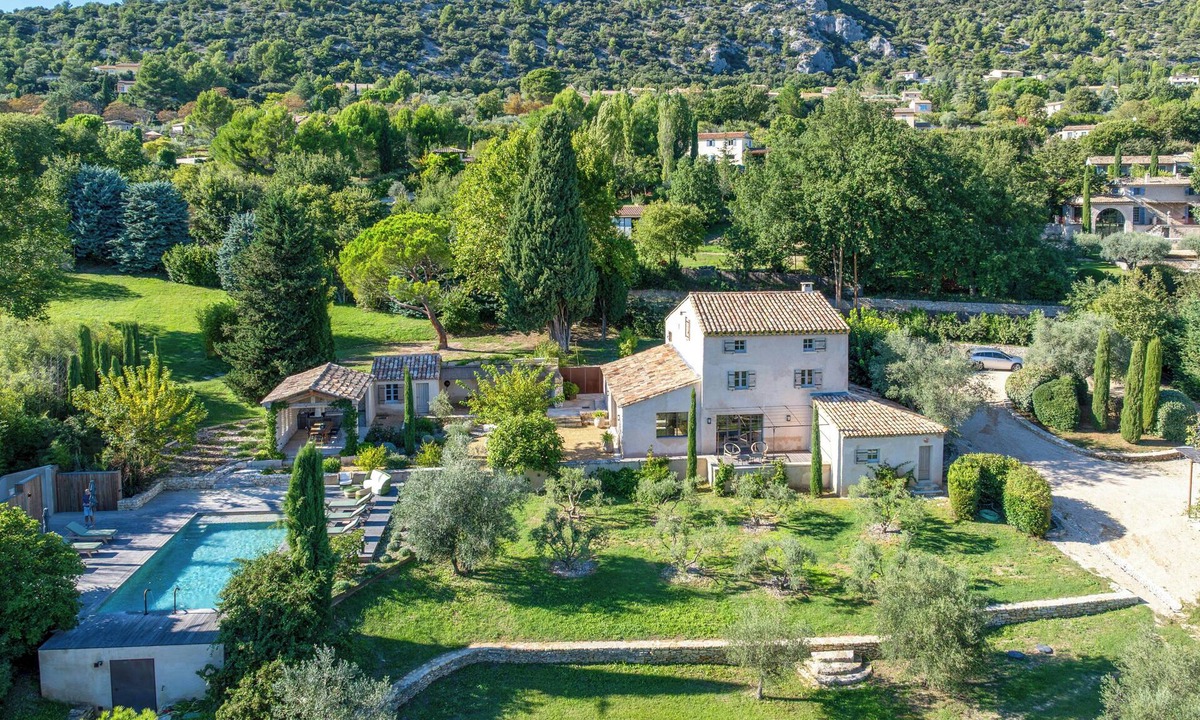 Saint-Saturnin-les-Apt House | Provençal bastide with olive grove near Gordes
