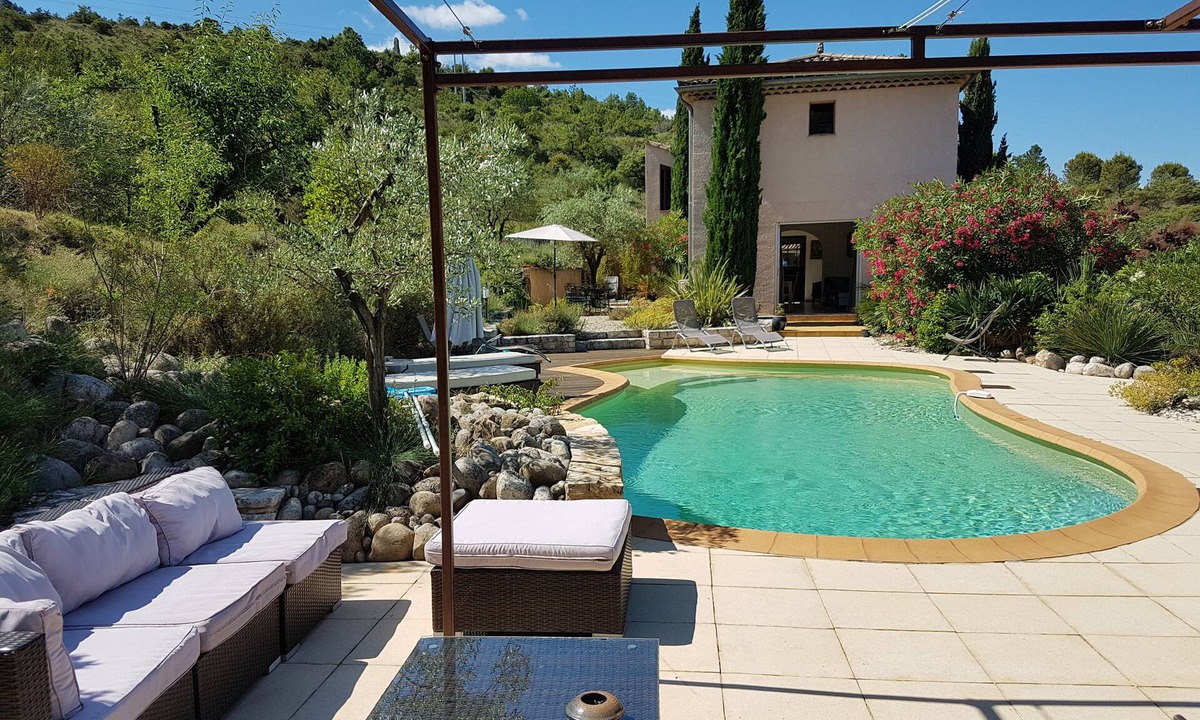 Grospierres House | Provencal gite with all comforts, swimming pool, in a quiet property