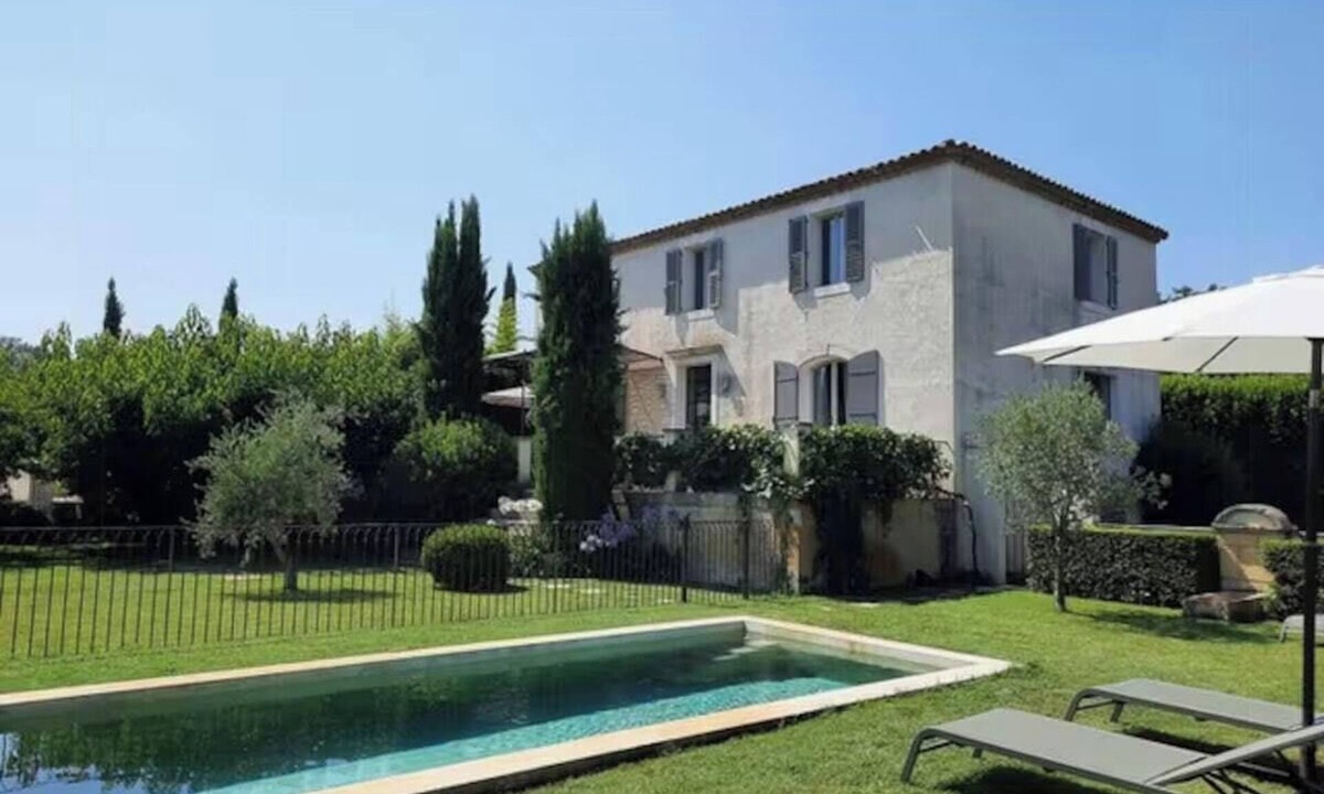 Vallabregues House | Provencal mansion near the Alpilles