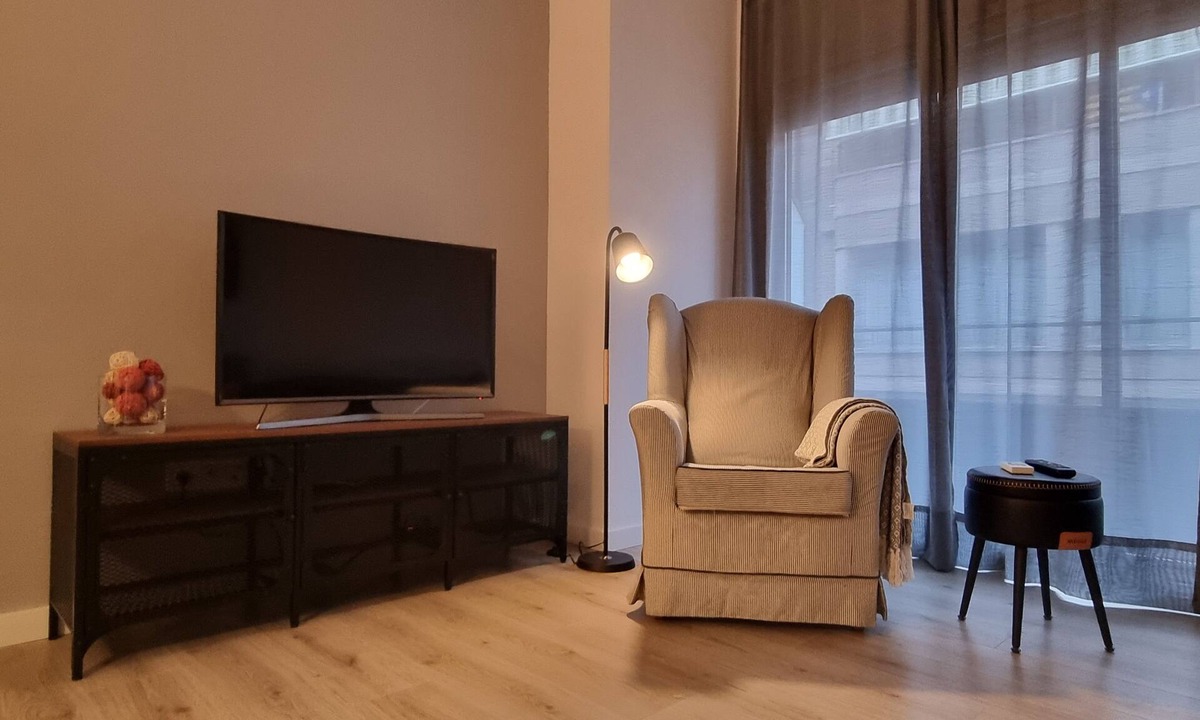 Poble Nou Apartment | QEhome · Free EV Parking · 50min Barcelona · Near Montserrat