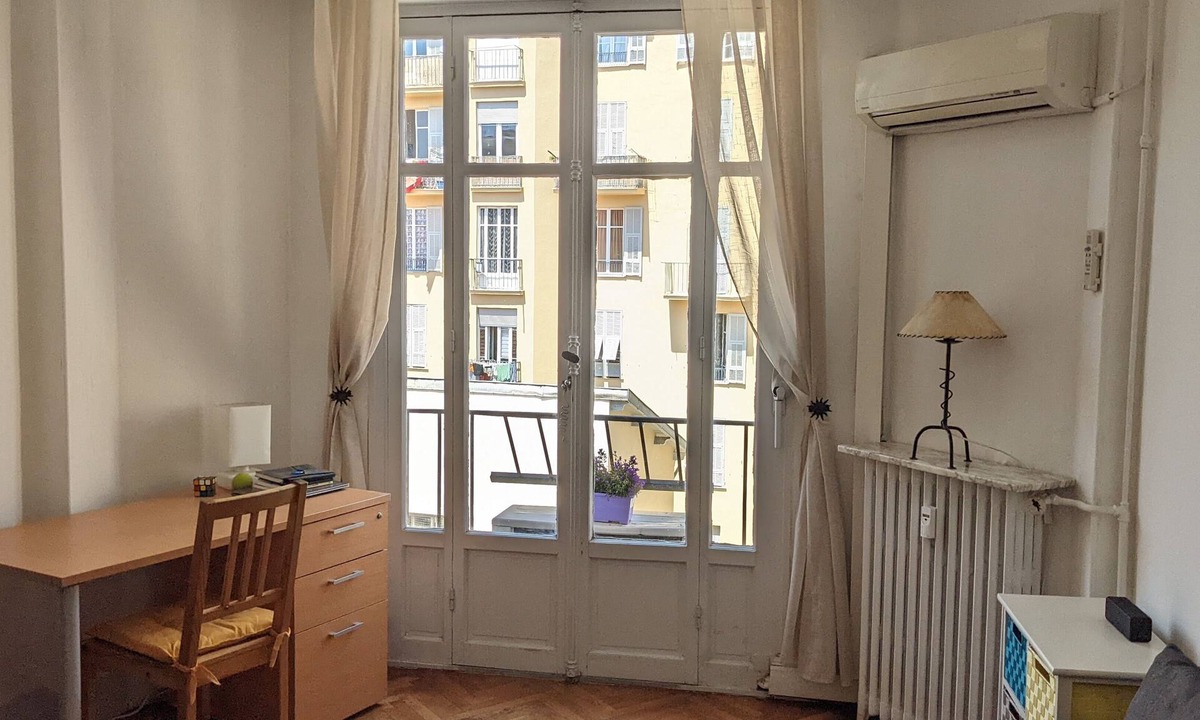 Vernier Apartment | Quiet and bright three minutes from shops and streetcar