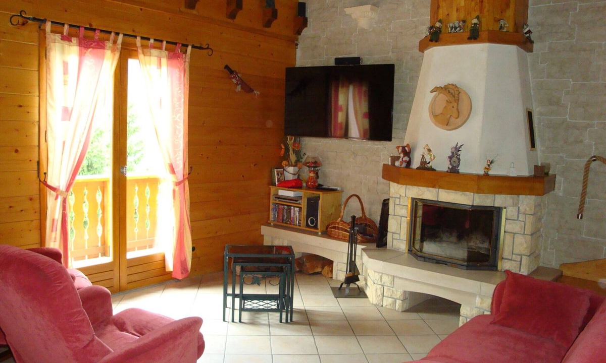 Pralognan-la-Vanoise Ski Chalet | Quiet chalet for 8, fireplace, private parking
