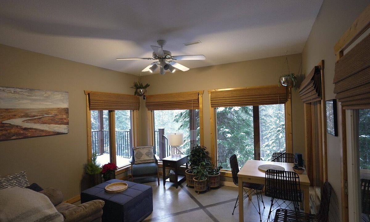 Le Penon Apartment | Quiet Mountain Escape- stay local & meet a legend.