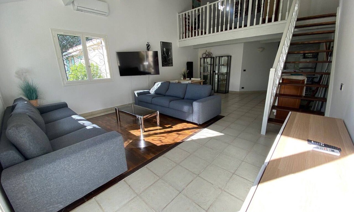 Balaruc-les-Bains House | Quiet villa in Balaruc with aircon and parking