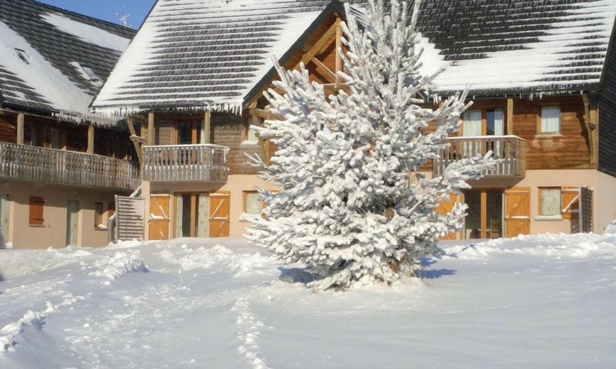 Besse-et-Saint-Anastaise Apartment | Résidence le bois de la reine - Studio 4/6 persons with terrace
