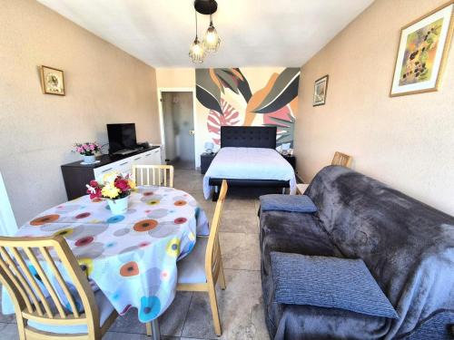 Aix-les-Bains Apartment | Résidence Le Cheverny - Agréable logement proche verdure, très belle vue dégagée ! MAE-7654