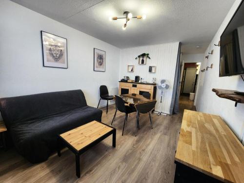 La Mongie Apartment | Résidence Le Tourmalet - maeva Home - Studio 4 personnes 1 coin cabine skis aux pieds vue montagne MAE-4033