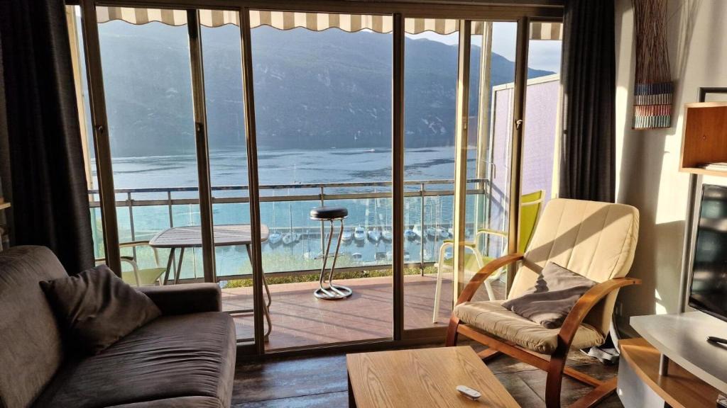 Aix-les-Bains Apartment | Résidence Les Belles Rives E - Magnifique et imprenable vue sur le Lac du Bourget ! MAE-6434