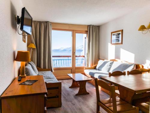 Arc-1800 Apartment | Résidence Ruitor Arc 1800 - Appartement 3 pièces pour 6 personnes avec une jolie vue sur la vallée, proche du télécabine dans le village de Charmettoger à A MAE-1697