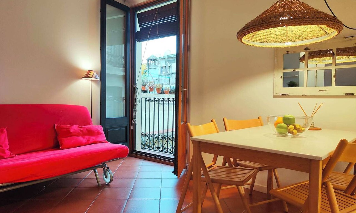 Gothic Quarter Apartment | R.G. Central , Tranquil 1BR apt. 2BEDS. La Rambla!